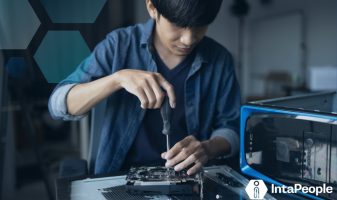 The Experience Gap: Why Mid-Level Talent Is Disappearing in Semiconductors & MedTech