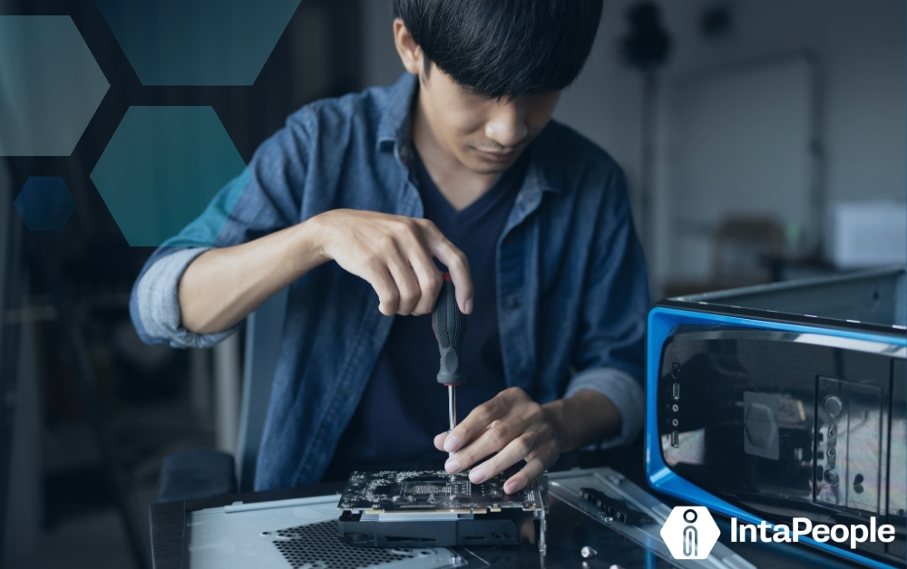 The Experience Gap: Why Mid-Level Talent Is Disappearing in Semiconductors & MedTech